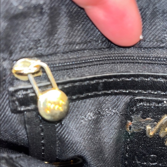 Monsac Originals Elegant Black Leather Crossbody Bag - Picture 10 of 16